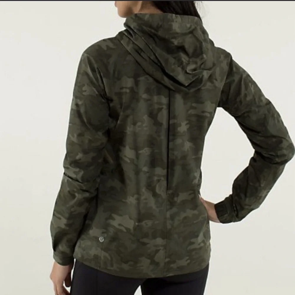 Lululemon Rise & Shine Jacket II Savasana Camo Fatigue Green